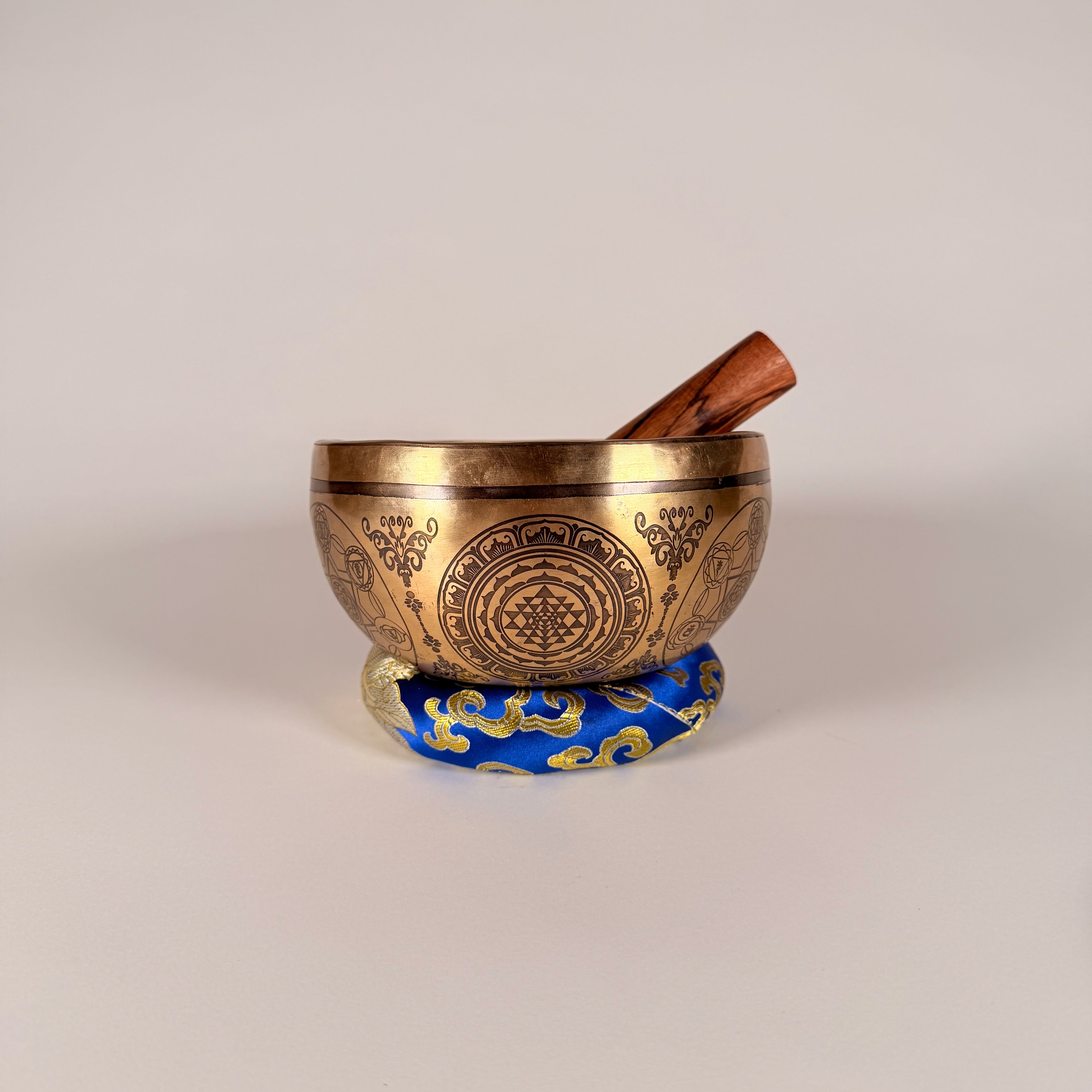 Hand Etched Bowl — 6.50" W x 3.25" H, F Note, 798g