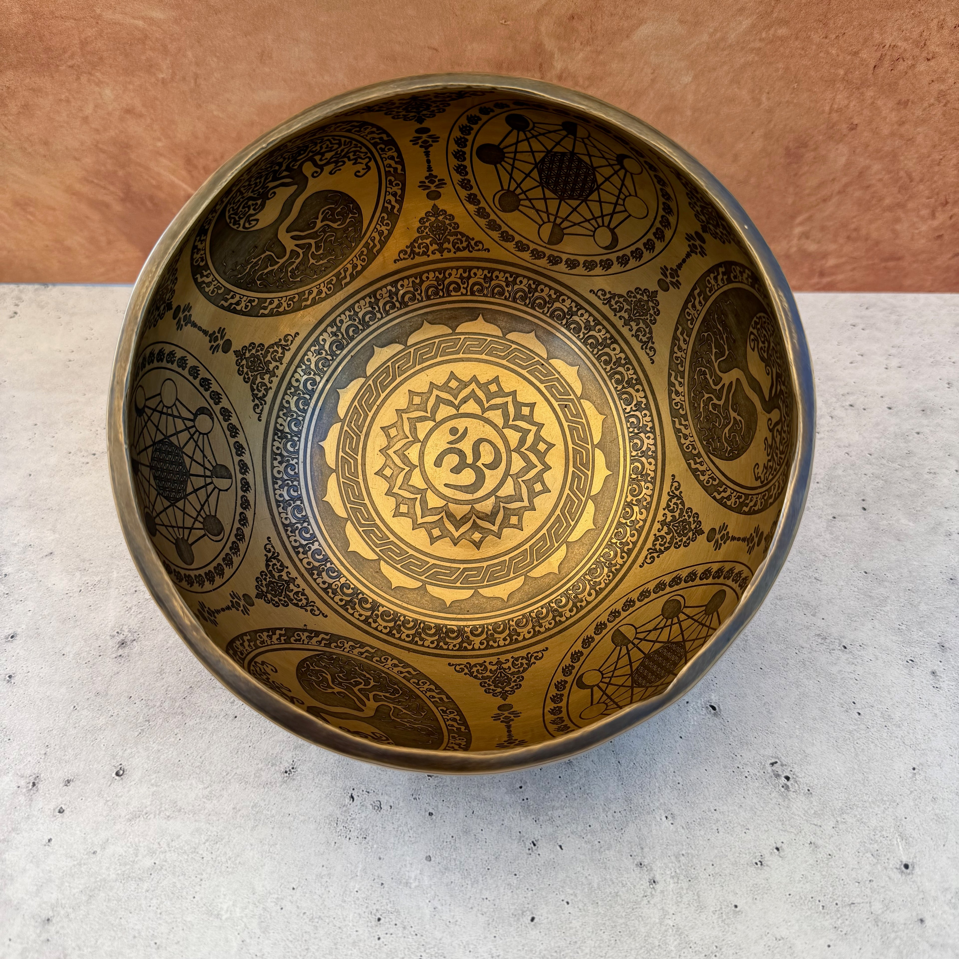 Hand Etched Bowl — 6.50" W x 3.25" H, F Note, 798g