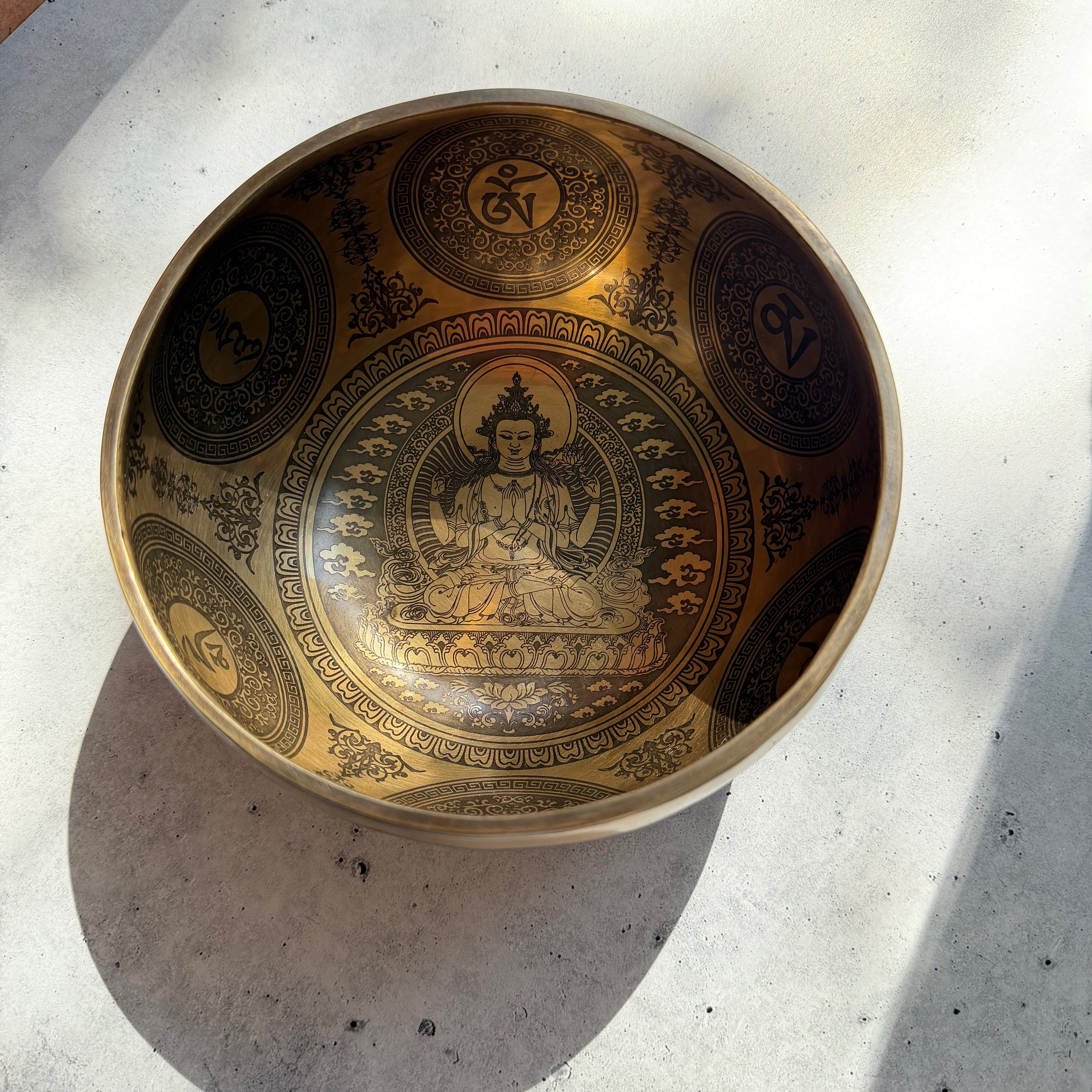 Hand Etched Bowl — 6.75" W x 3.5" H, D Note, 900g