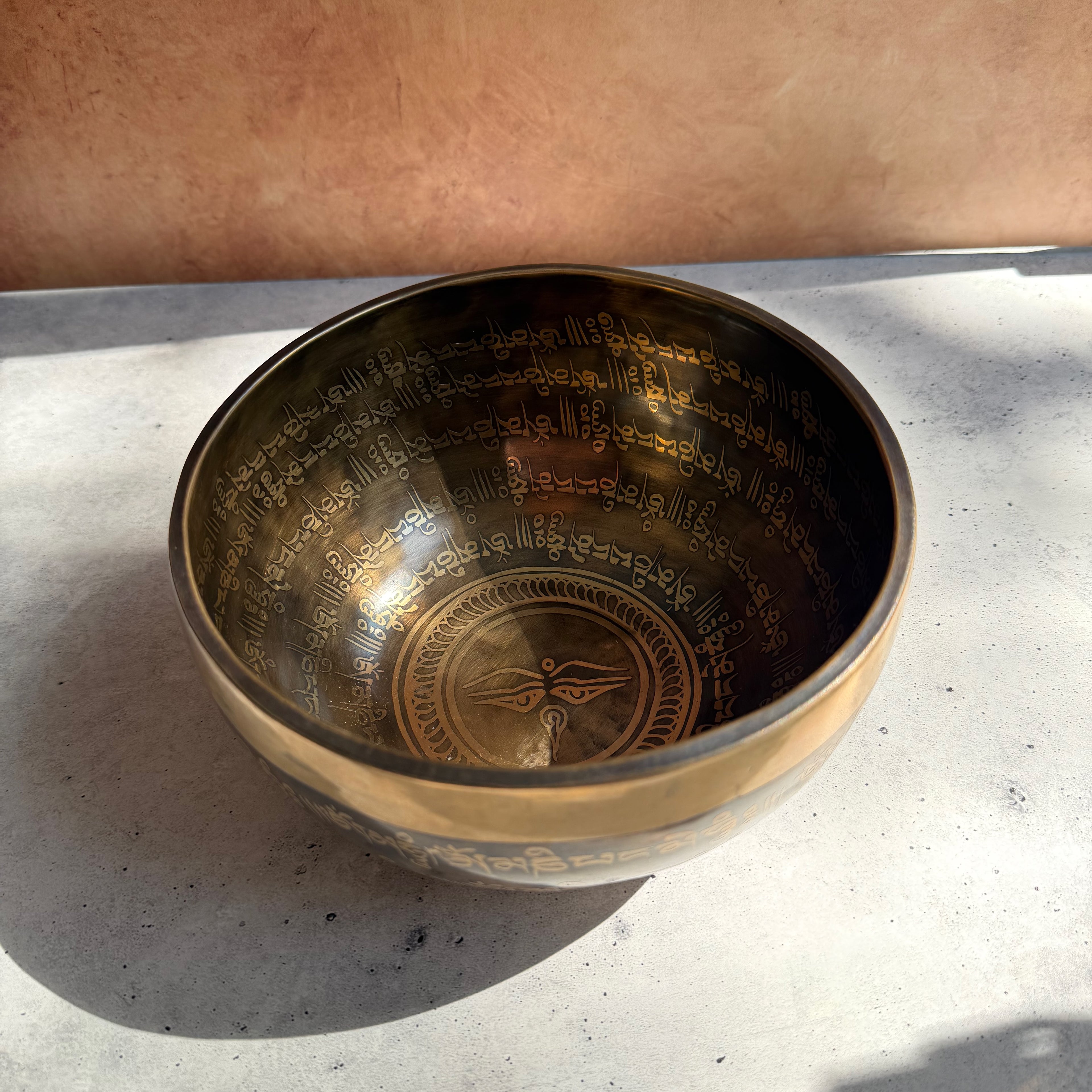 Hand Etched Bowl — 7.00" W x 3.5" H, C Note, 842g