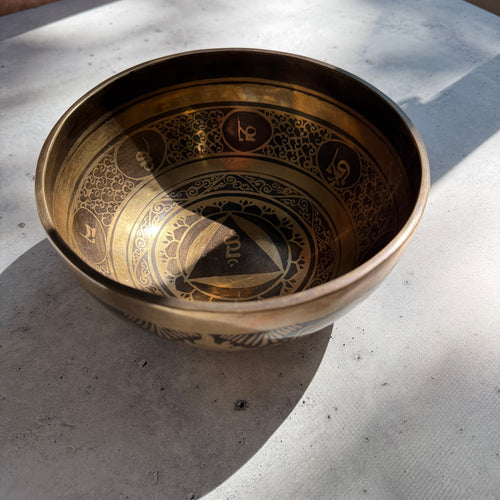Hand Etched Bowl — 7.25" W x 3.25" H, B Note, 866g