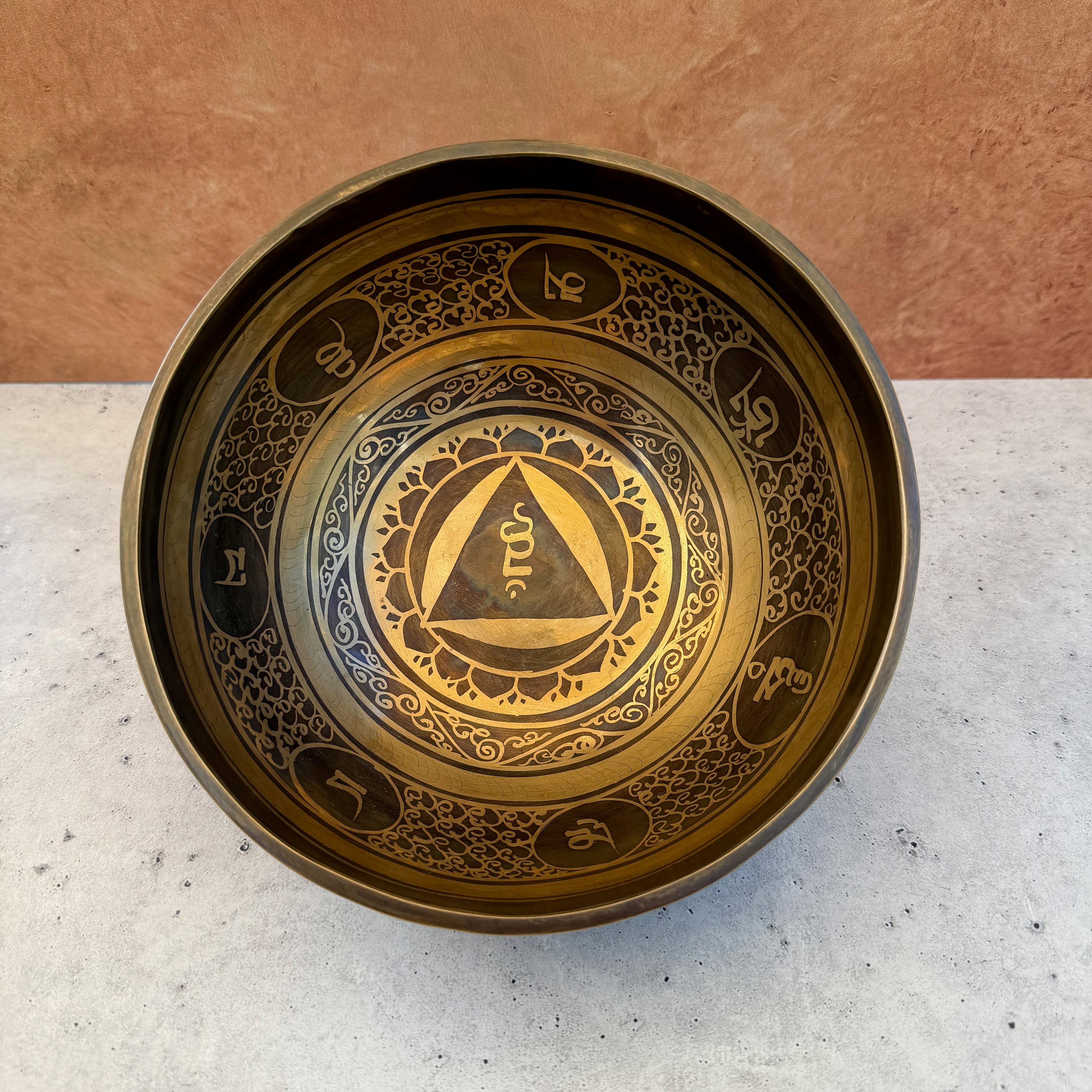 Hand Etched Bowl — 7.25" W x 3.25" H, B Note, 866g