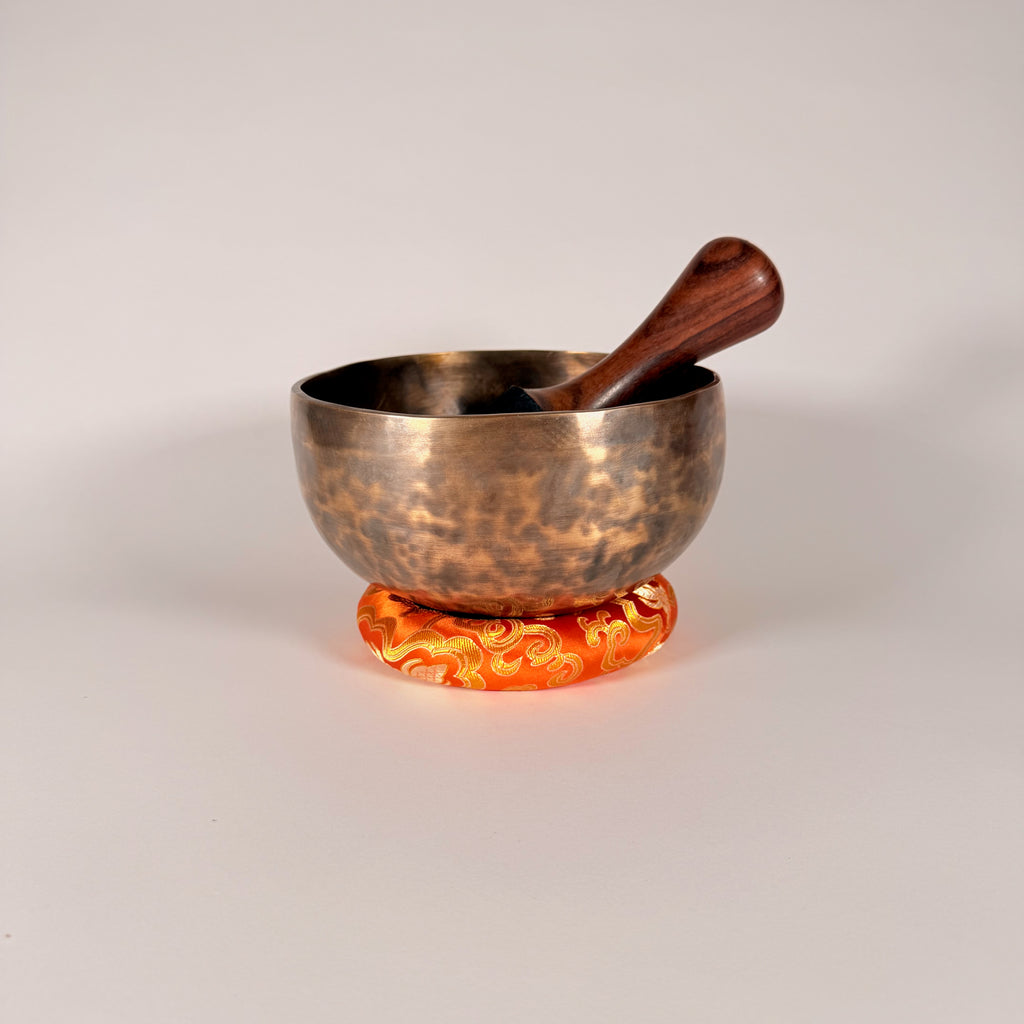 Hand-Hammered Singing Bowl — 8.00" W x 4.25" H, E Note, 1056g