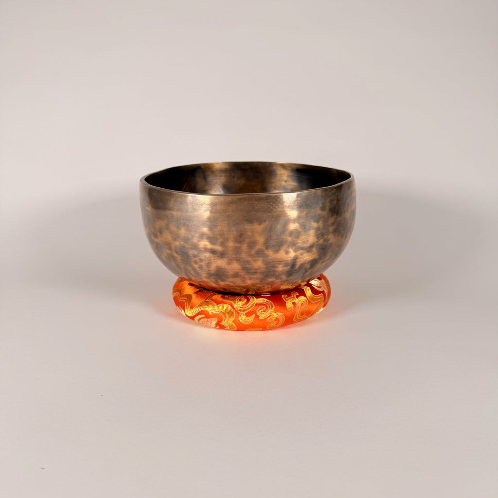 Hand-Hammered Singing Bowl — 8.00" W x 4.25" H, E Note, 1056g