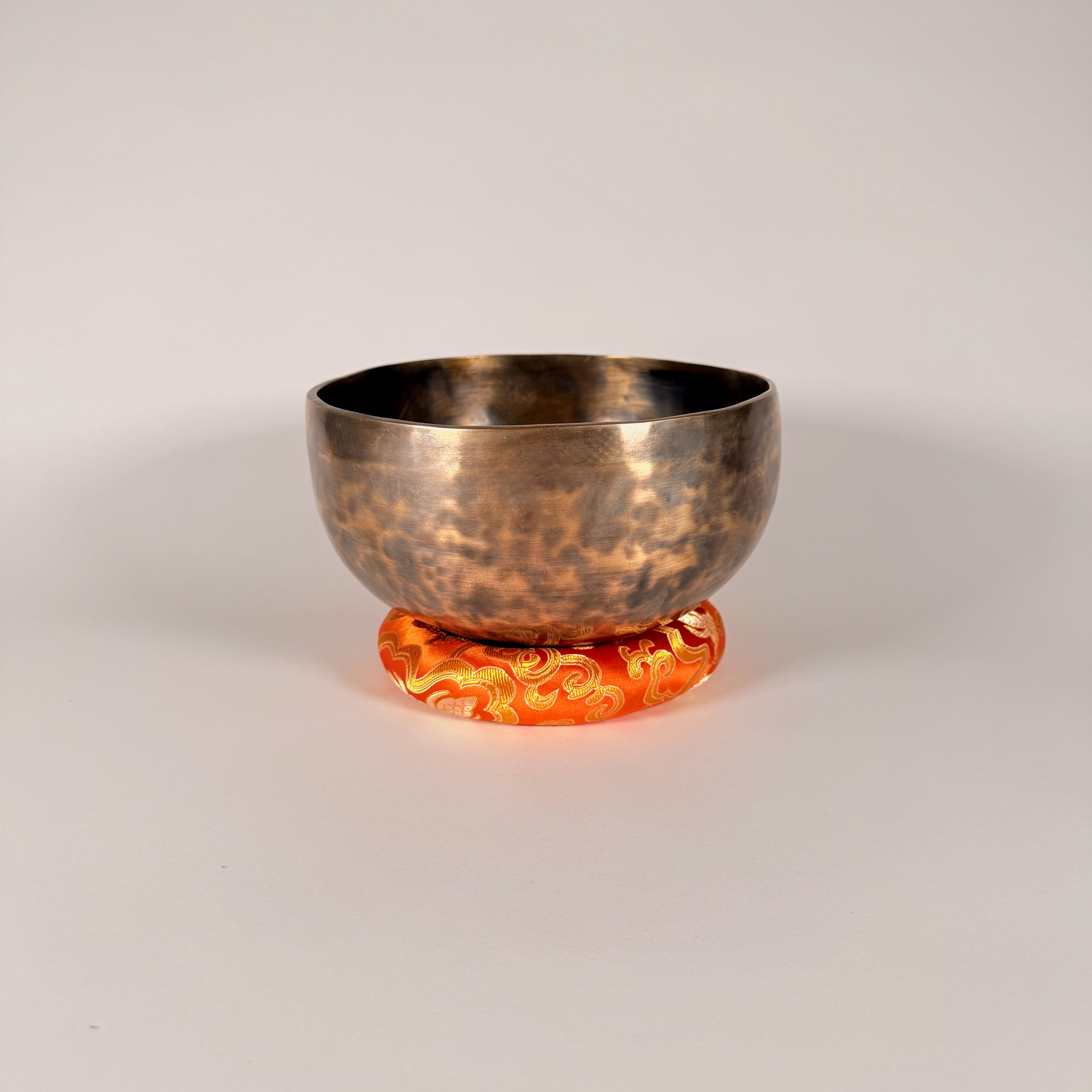 Hand-Hammered Singing Bowl — 8.00" W x 4.25" H, E Note, 1056g
