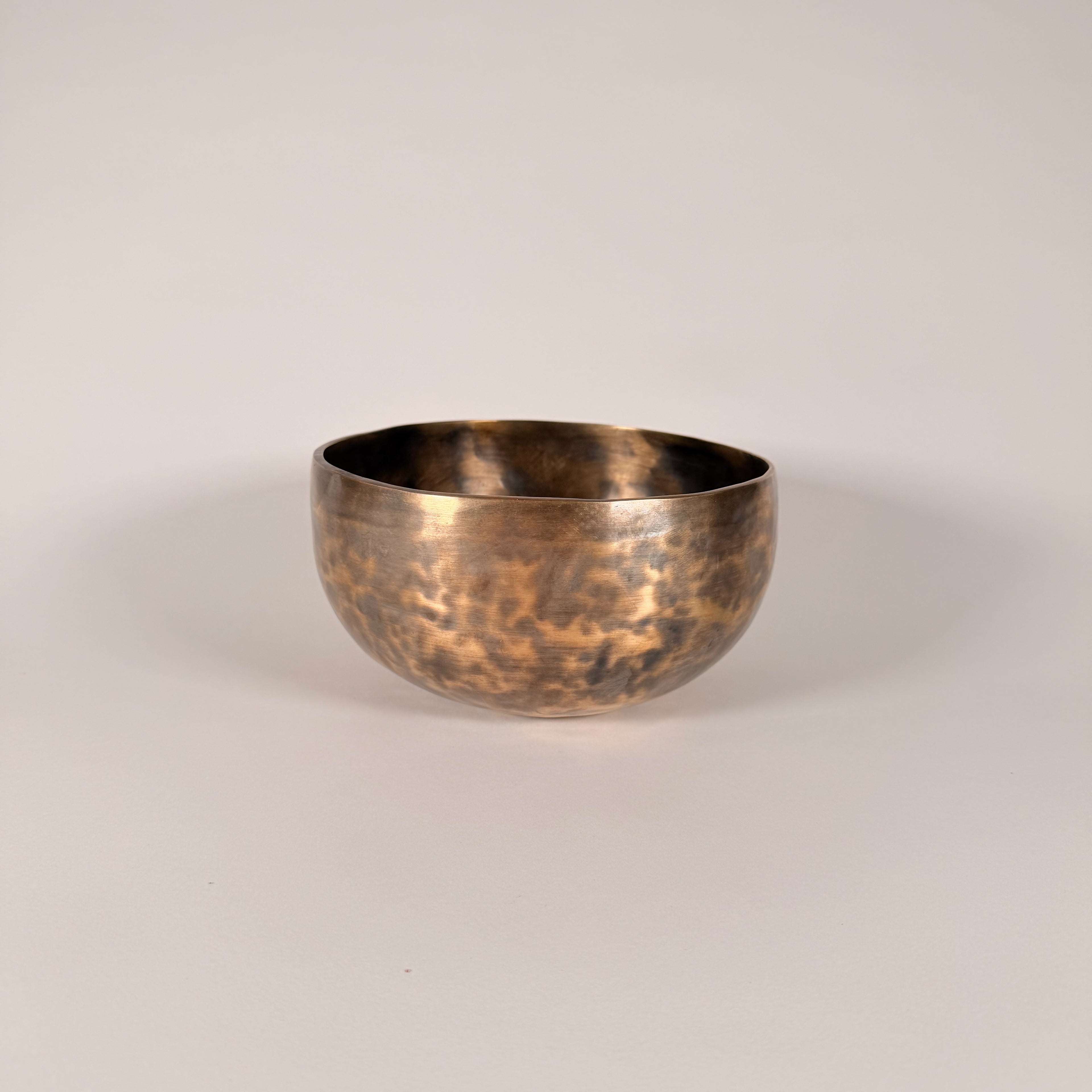 Hand-Hammered Singing Bowl — 8.00" W x 4.25" H, E Note, 1056g