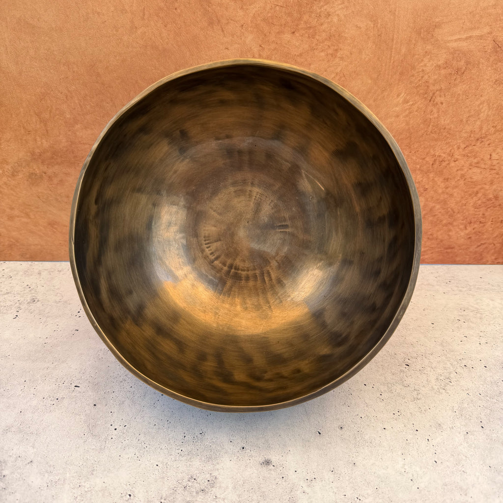 Hand-Hammered Singing Bowl — 8.00" W x 4.25" H, E Note, 1056g