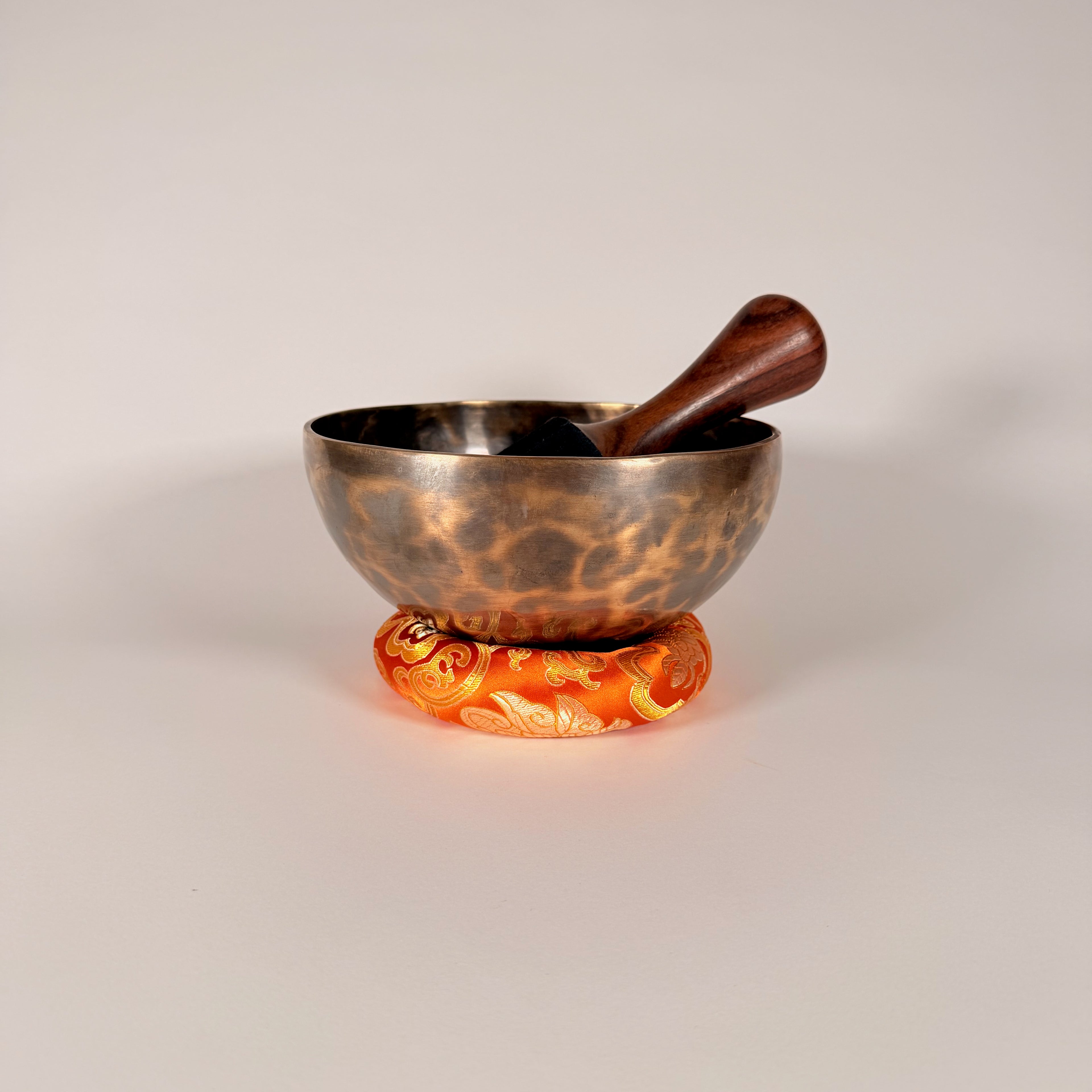 Hand-Hammered Singing Bowl — 8.25" W x 3.75" H, E Note, 1146g
