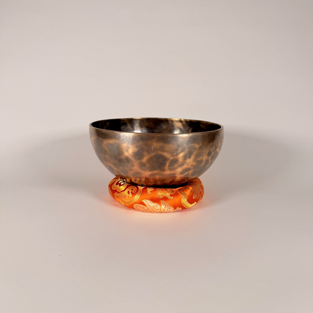 Hand-Hammered Singing Bowl — 8.25" W x 3.75" H, E Note, 1146g