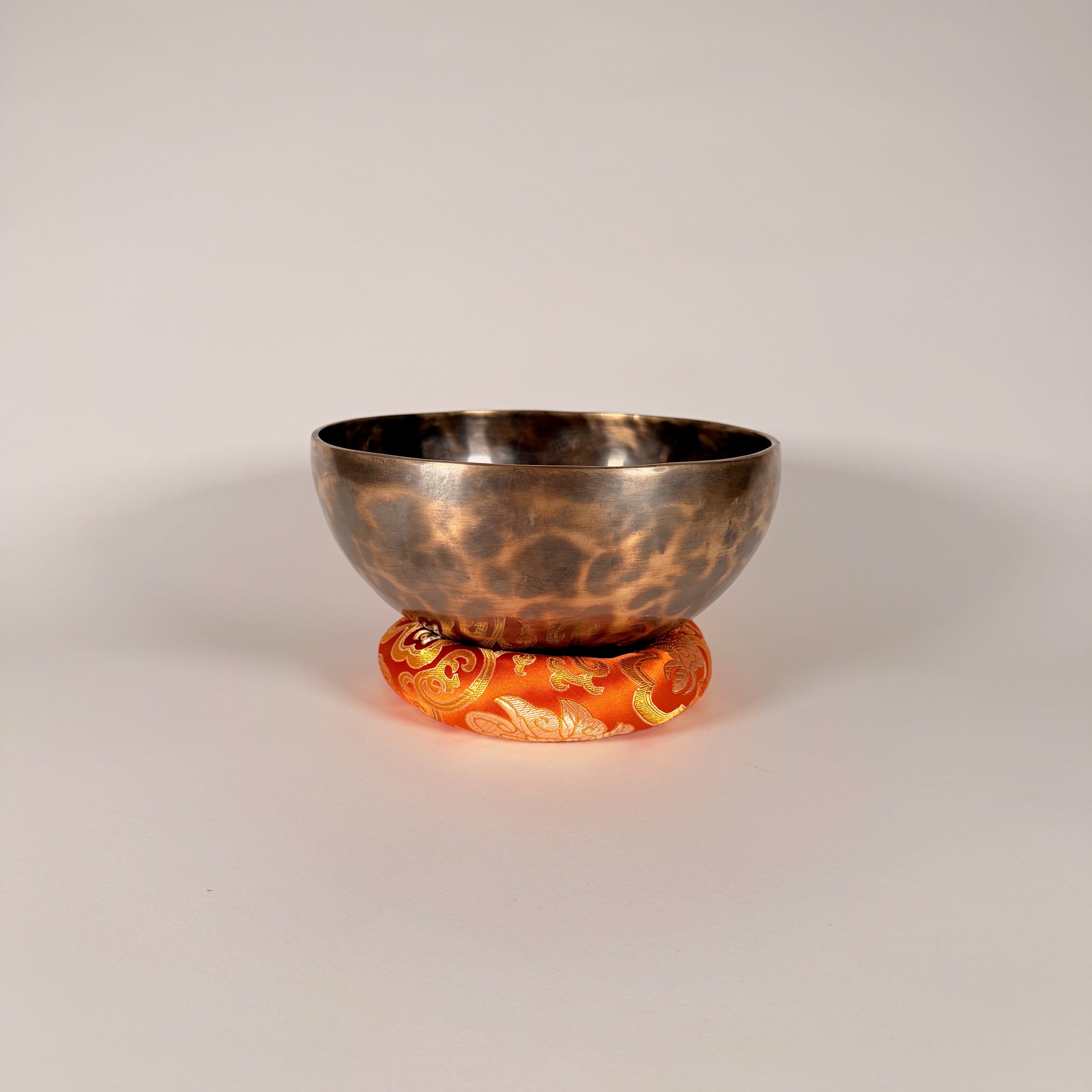 Hand-Hammered Singing Bowl — 8.25" W x 3.75" H, E Note, 1146g