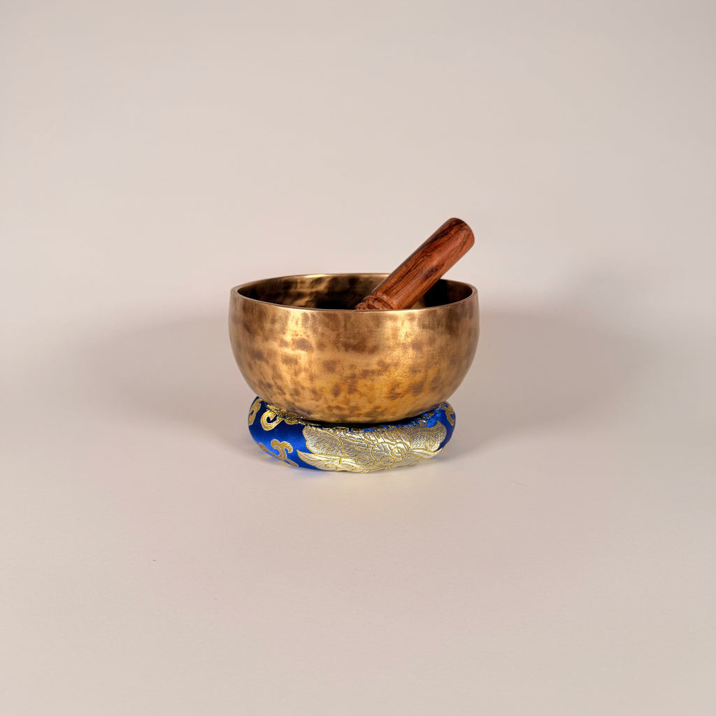 Hand-Hammered Singing Bowl — 6.25" W x 3.25" H, E Note, 738g