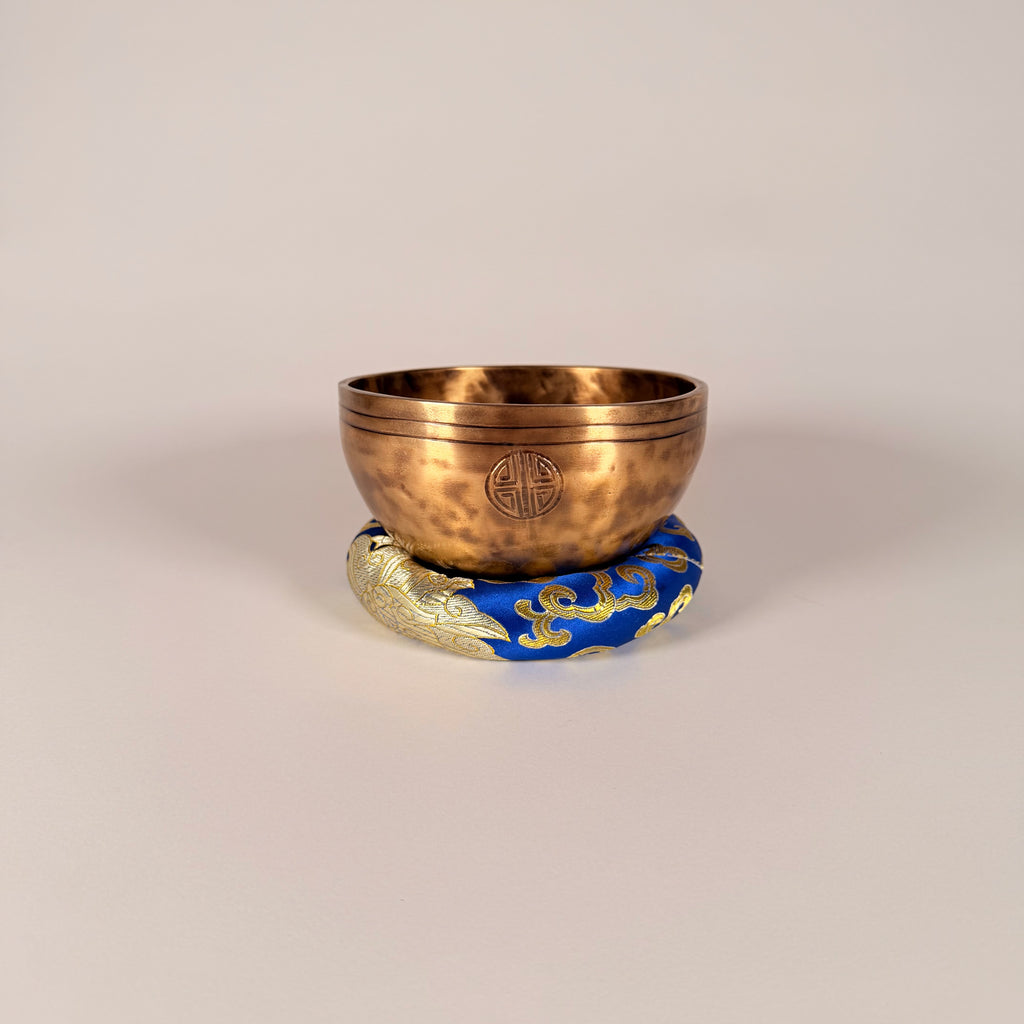 Moon Bowl — 5.50" W x 3.00" H, A Note, 562g