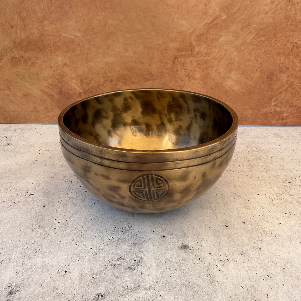 Moon Bowl — 5.50" W x 3.00" H, A Note, 562g