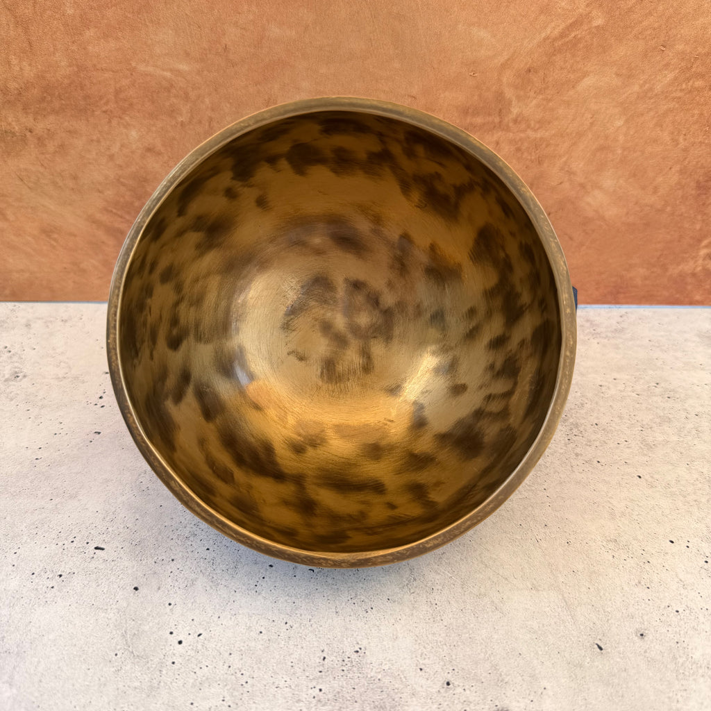 Moon Bowl — 5.50" W x 3.00" H, A Note, 562g