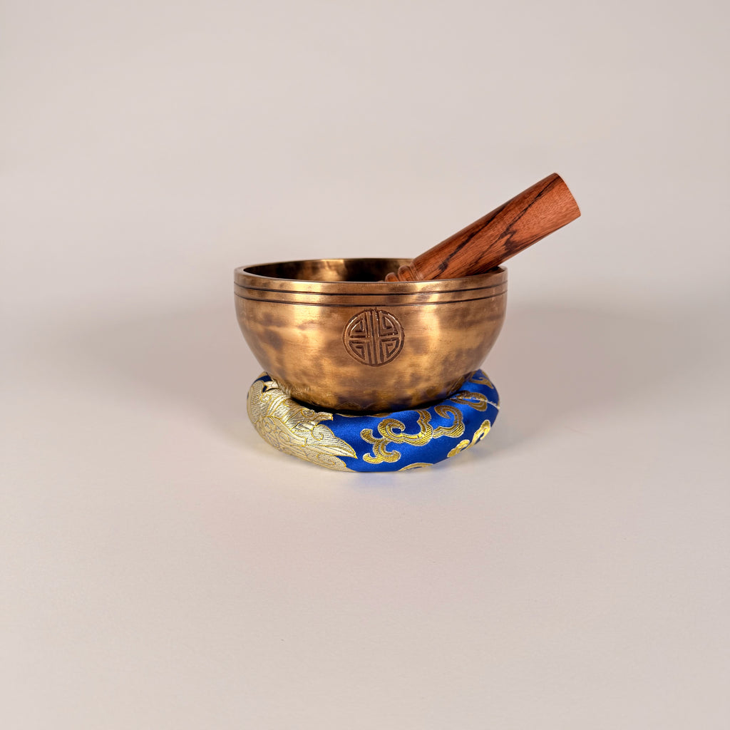 Moon Bowl — 5.50" W x 3.00" H, A Note, 604g