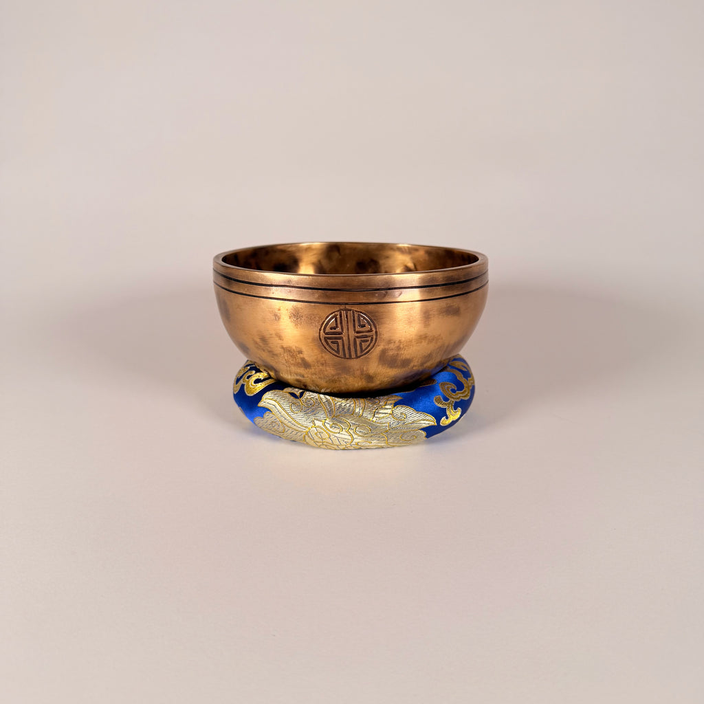Moon Bowl — 6.00" W x 3.00" H, A Note, 668g